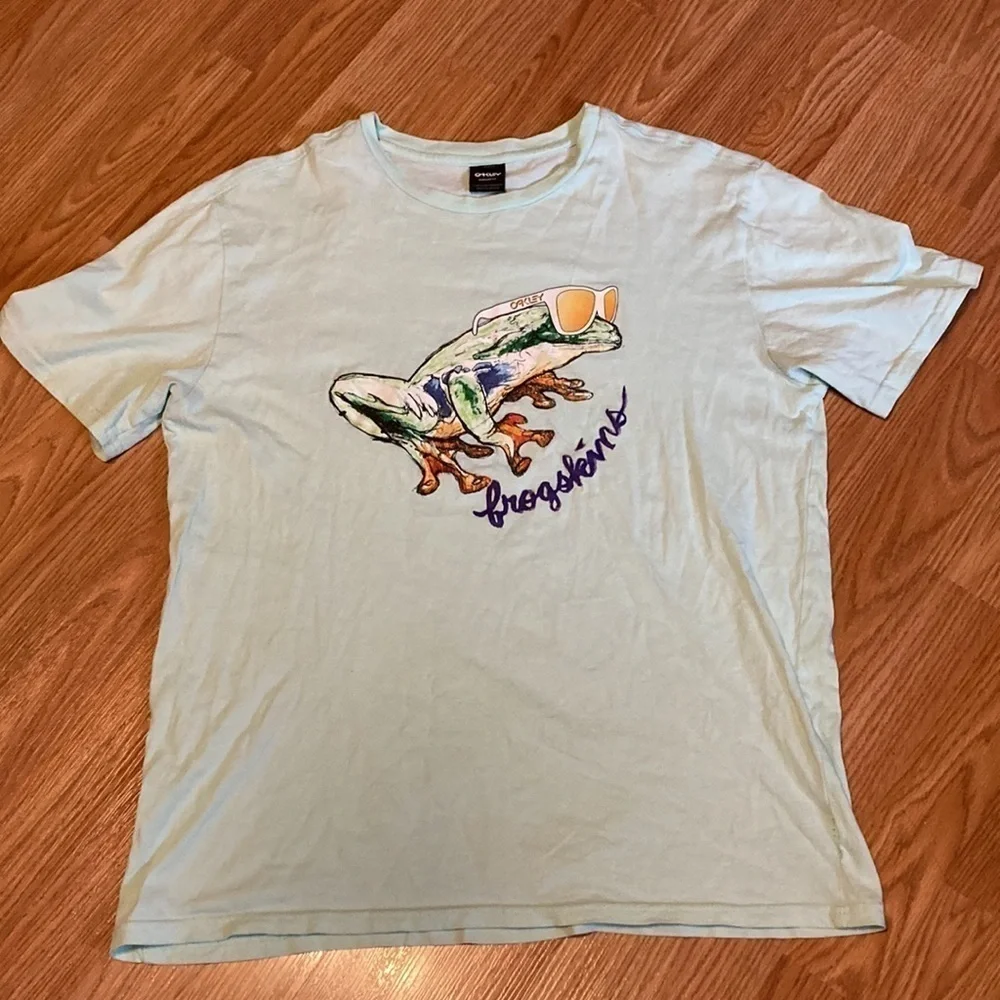 Oakley t-shirt